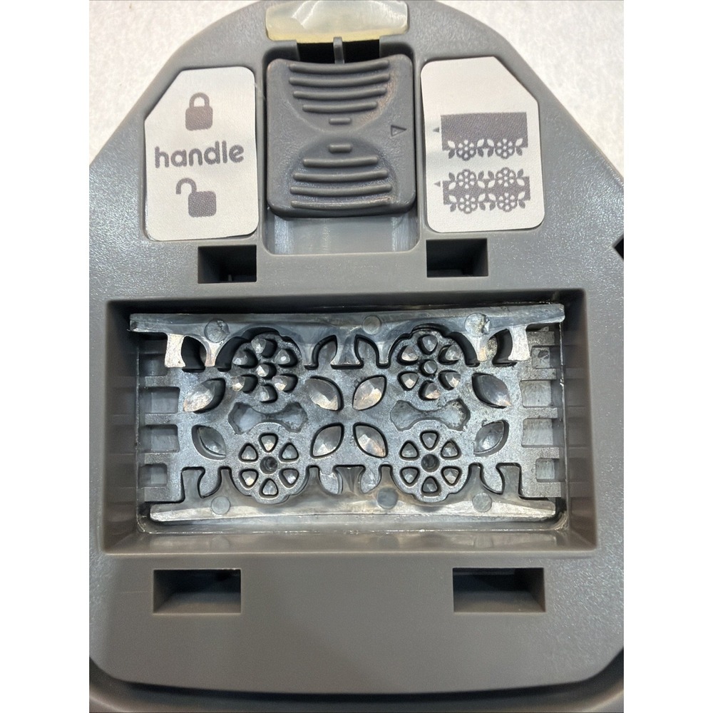 We R Memory Keepers Edge Border Paper Punch Garland 2.5" Crafting New In Box - Picture 7 of 16